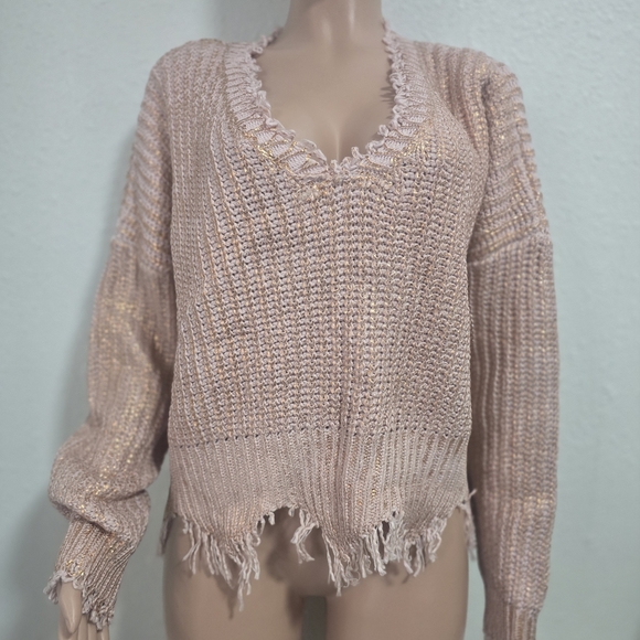 Elan Blush V-Neck Sweater with Frayed Hem - Picture 2 of 6